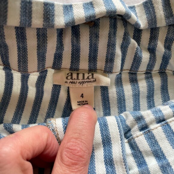 Ana A New Approach Womens Size 4 Blue & White Striped High-Waisted Shorts With B - Picture 4 of 9